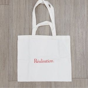 Realisation Par Tote Red Logo